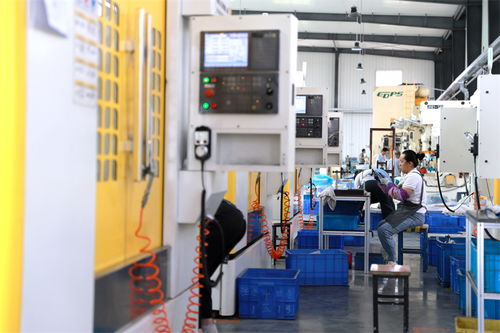 山東聊城 汽車零部件生產(chǎn)忙，汽車零配件批發(fā)蓬勃發(fā)展